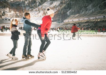 Happy family outdoor ice skating at rink. Winter activities Animation Workspace, Professional Picture Ideas, Ice Skating Beginner, Ice Skating Photography, Ice Skating Pictures, Winter Skating, Outdoor Ice Skating, Skating Pictures, Christmas Ice Skates