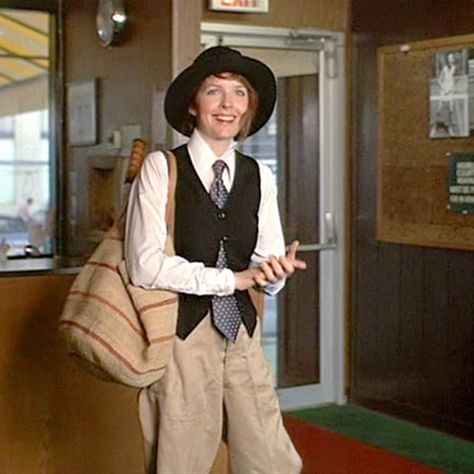 Clever Last-Minute Halloween Costumes You Already Have in Your Closet | Verily Diane Keaton Annie Hall, Annie Hall Style, 70s Mode, Cos Fashion, Fashion Films, Annie Hall, Diane Keaton, Last Minute Halloween Costumes, Creative Costumes