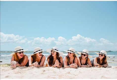 Beach Group Photo Ideas, Group Beach Pictures Friends, Best Friend Moments, Bachelorette Photoshoot, Bachelorette Beach Weekend, Beach Photos Friends, Bachelorette Party Photo, Bachelorette Pool Party, Bachelorette Beach