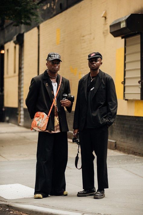 New York Fashion Men, Tremaine Emory, Mens Fashion Week Street Style, Vibes Outfit, Black Outfit Men, Nyfw Street Style, Men Street Fashion, Street Fashion Men Streetwear, Mens Casual Dress Outfits