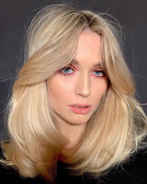 Layered Shoulder Length Hair, Natural Dark Blonde Hair, Bouncy Layers, Hair Blowdry, Medium Length Blonde Hair, Medium Length Blonde, Dyson Hair, Dyson Hair Dryer, Shoulder Hair