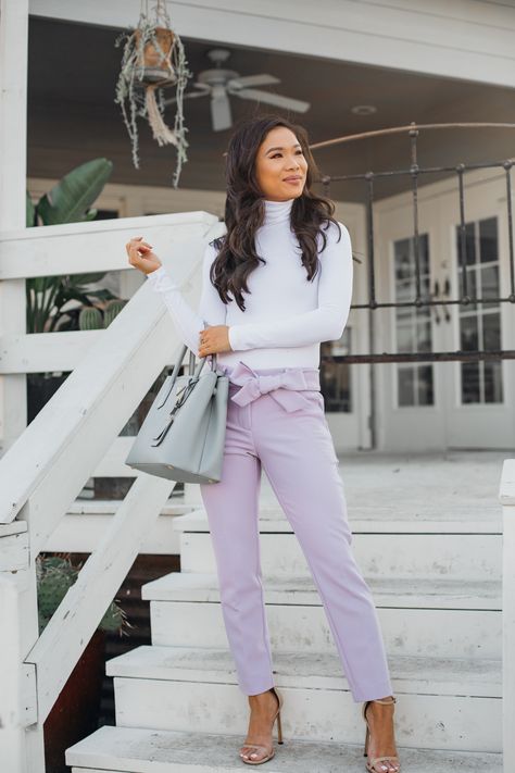 How to Style Lavender Pants for Spring - Color & Chic Lavender Pants Outfit, Purple Pants Outfit, Lavender Jeans, Lavender Outfit, Lavender Pants, Outfits Pastel, 2014 Fashion Trends, Winter Pants Outfit, Monochromatic Outfit