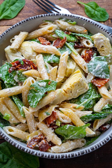 Spinach and Artichoke Pasta Salad Spinach And Artichoke Pasta, Healthy Delicious Dinner, Artichoke Pasta Salad, Closet Cooking, Artichoke Pasta, Artichoke Recipes, Creamy Spinach, Drink Recipe, Pasta Salad Recipes