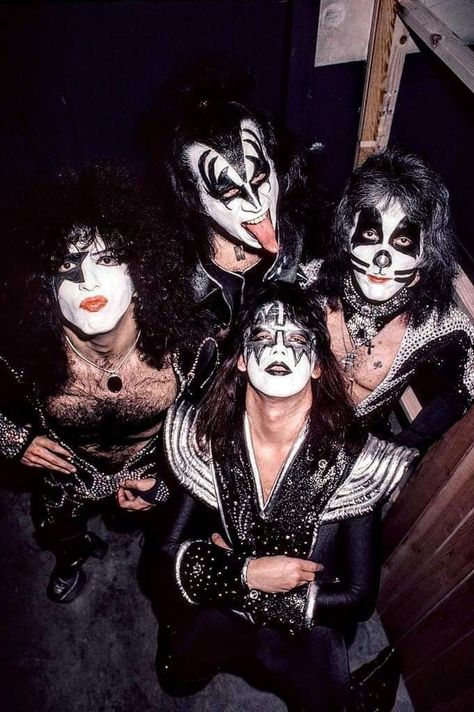 Kiss Group, Banda Kiss, Kiss Images, Kiss Members, Peter Criss, Kiss Army, Kiss Pictures, Vintage Kiss, Ace Frehley