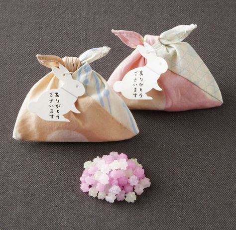 tiny place happy but Japanese Packaging, Cool Packaging, Japanese Gifts, Japanese Candy, 카드 디자인, Japanese Sweets, Pretty Packaging, Creative Packaging, Cute Packaging