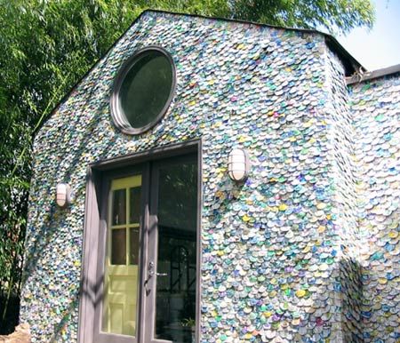 http://mosaik.wordpress.com/2007/06/15/a-can-do-house-a-new-twist-to-aluminum-siding/#comment-16338 Recycled House, Soda Can Crafts, Tin Can Art, Cladding Materials, Tiny House Builders, Recycle Cans, Scrap Art, Aluminum Cans, Aluminum Siding