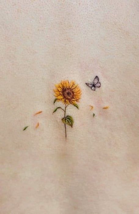 Women Tattoos, Small Sunflower, Type Tattoo, Tattoos Geometric, Sunflower Tattoos, Sunflower Tattoo Design, Best Sleeve Tattoos, Tattoos Designs, Sunflower Tattoo