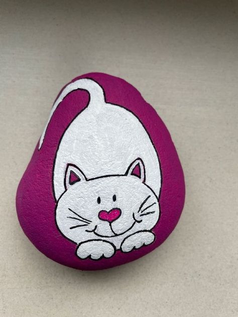 Stone Painting Cat, Rock Painting Cats, Cat Painted Rocks, Diy Rock Art, Painted Rock Animals, Art Pierre, Mandala Rock Art, Stone Art Painting, Painted Rocks Kids