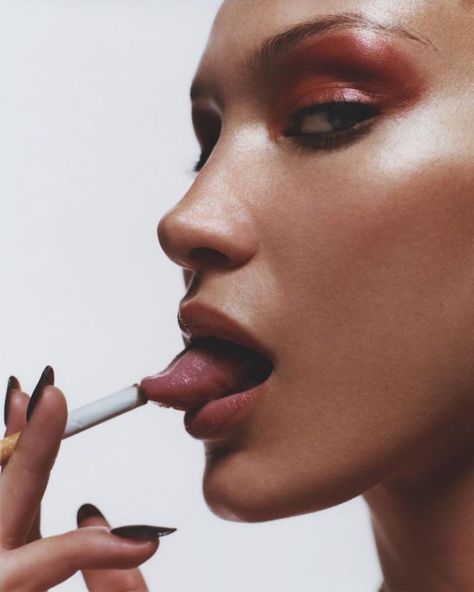 Bella Hadid LOVE 2020 Cover Fashion Editorial Statement Style Harley Weir, Make Your Own Makeup, Moda Aesthetic, Art Partner, Makeup Before And After, Love Magazine, V Magazine, Holiday Makeup, Make Makeup