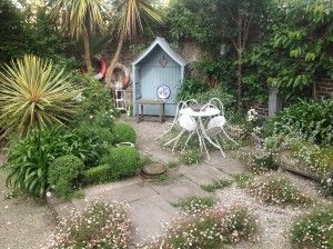 10 ways of bringing the beach back to your garden - The Middle-Sized Garden | Gardening Blog Beach Garden Design, Beach Theme Garden, Low Maintenance Garden Design, Coastal Landscaping, Small Front Gardens, Seaside Garden, Beach Garden, Gardening Plants, Gravel Garden