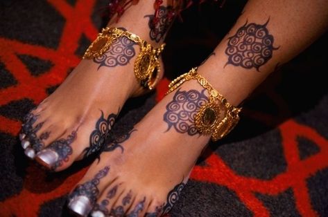 Henna Sudanese, Model Henna, Sudanese Bride, Sudanese Henna, Hena Designs, Traditional Henna, Foot Henna, Arabic Henna, Beginner Henna Designs