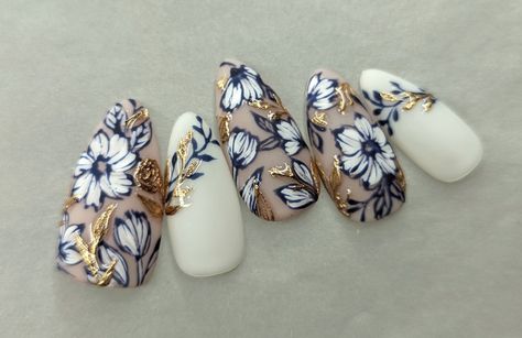 This Acrylic & Press On Nails item by NailsbyAyano has 480 favorites from Etsy shoppers. Ships from Canada. Listed on Aug 30, 2024 Nail Art Fleur, Press On Nails Blue, Star Nail Designs, Witchy Nails, Nails Chrome, Matte Nails Design, Pretty Nail Art Designs, Nails Blue, Trendy Nail Art