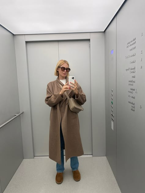 Kelly Rutherford Style, Outfit With Uggs, Kelly Rutherford, Uggs Outfit, By Malene Birger, Mom Style, Who What Wear, Daily Outfits, Autumn Winter Fashion