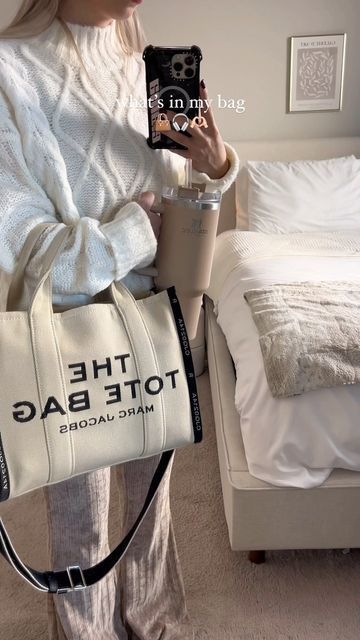 The Tote Bag Outfit, Elaina Michelle, School Trip Packing, Tote Bag Outfit, Everyday Bag Essentials, Casual Outfits For Teens, Bag Obsession, Marc Jacobs Tote, Study Room Decor