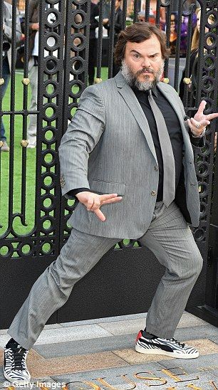 Jack Black Outfits, Jack Black Funny, Jack Black Movies, Funny Person, Fat Guy Fashion, Tenacious D, Grey Suit Men, Chubby Men, Of Poses