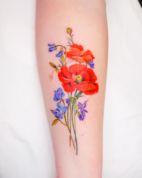 Svetlana Ehrt (@mo.no.tattoo) • Instagram photos and videos No Line Tattoos, Blue Poppy Tattoo, Simple Poppy Tattoo, Poppy Tattoo Meaning, Poppy Tattoos, No Tattoo, Flower Bouquet Tattoo, Poppy Tattoo, Sister Tattoo