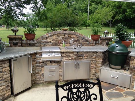 This is a outdoor kitchen with a Big Green Egg Big Green Egg Outdoor Kitchen, Outdoor Cooking Area, Outdoor Kitchen Countertops, Outdoor Kitchen Cabinets, Outdoor Kitchen Decor, Outdoor Kitchen Plans, Outdoor Kitchen Ideas, Outdoor Kitchen Appliances, Patio Kitchen