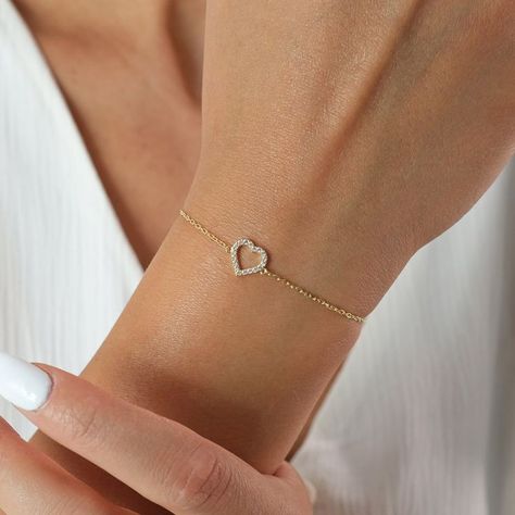 Diamond Heart Jewelry, Gold Bracelet Simple, Gold Heart Bracelet, Rose Gold Charms, Everyday Bracelet, Bracelet Simple, Gold Ring Designs, Bracelet Dainty, Gold Colors