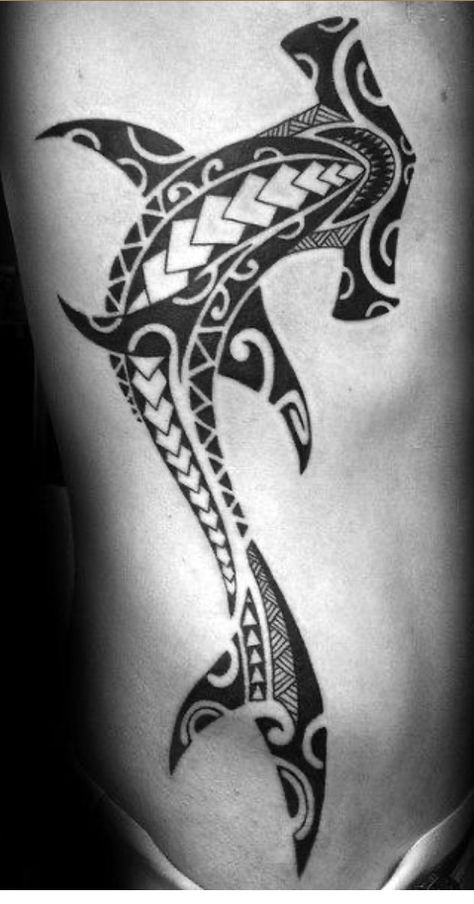 Men Rib Tattoo, Tattoo Maori Perna, Hawaiian Tattoo Designs, Hammerhead Tattoo, Polynesian Tattoo Meanings, White Flower Tattoos, Rib Tattoos For Guys, Chinese Dragon Tattoos, Ribcage Tattoo