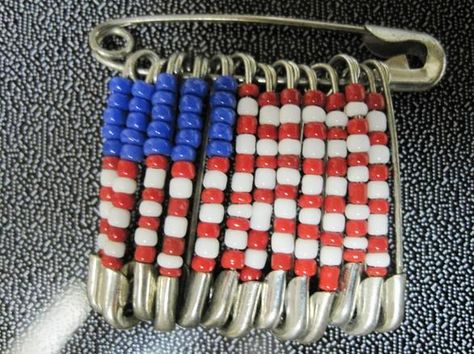 12 fun, creative 4th of July crafts for older kids who have outgrown fingerpainting. Clothespin Wreath Diy, Fourth Of July Crafts For Kids, Safety Pin Crafts, Clothespin Wreath, Fun Holiday Crafts, Easy Holidays Crafts, Clothes Pin Wreath, 4th July Crafts, Independance Day