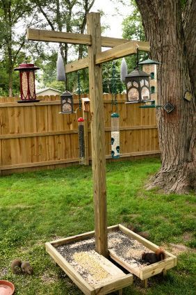 Grand Central bird feeding station- love that they included a ground feeder that happens to collect fallen seeds! Bird Feeder Station, Bird Feeder Poles, Bird Feeding Station, Bird Feeding, Garden Vegetable, Diy Bird Feeder, Diy Birds, Feeding Station, Grand Central