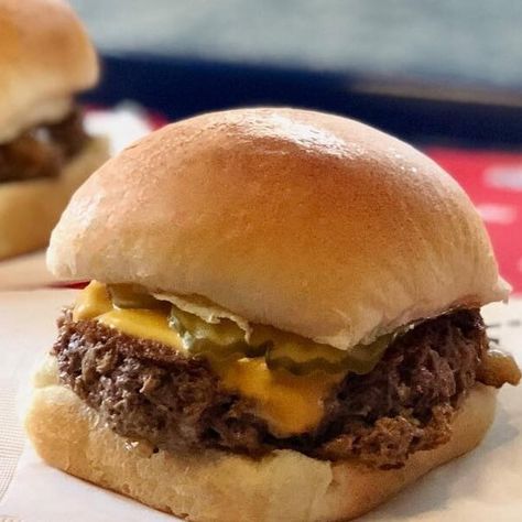 White Castle’s Vegan Impossible Slider is Blowing Up on Social Media . . . #vegannews #vegan #plantbased #whitecastle #impossiblefoods #livekindly Vegan White Castle Sliders, Impossible Sliders, White Castle Sliders, Cafe Delivery, Vegan Meat Substitutes, Take Out Menu, Impossible Burger, Burger Sliders, Vegan Cafe