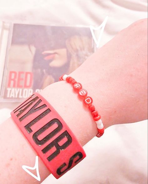 Wristband Aesthetic, Taylor Swift Red Album, Red Album, Taylor Swift Red, Red Taylor, Fangirl, Taylor Swift, Swift, Cd