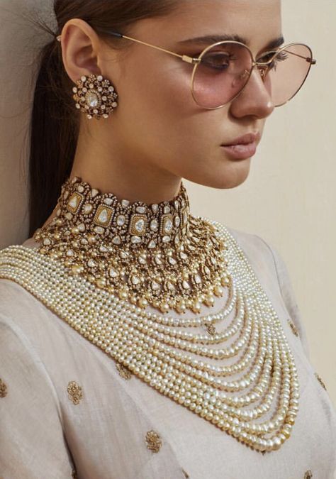 Sabyasachi Mukherjee, Kundan Jewellery Bridal, Saree Bollywood, Adornment Jewelry, Sabyasachi Jewellery, Bridal Choker, Pearl Necklace Designs, Asian Jewelry, Bridal Jewelry Collection