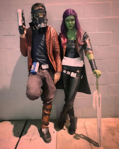 Cosplay Gamora & Peter Quill, Guardians of the Galaxy, Marvel Gamora And Peter Costume, Gamora Costume, Couple Costumes, Pulled Back Hairstyles, Peter Quill, Couples Costumes, Guardians Of The Galaxy, The Galaxy, Life Goals