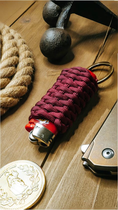 Paracord Football Keychain, Paracord Flashlight Wrap, Paracord Knots Step By Step, Paracord Lanyard Diy Tutorials, Paracord Instructions, Lighter Wrap, Paracord Projects Tutorials, Paracord Knife Handle, Lighter Keychain