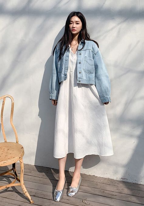 Korean Denim Jacket Outfit, Korean Denim Outfit, Korean Ootd Casual, Korean Summer Outfits Dress, Korean Outfit Summer, Korean Spring Outfit, Cute Korean Summer Outfits, Spring Korean Outfit, White Cropped Jacket Outfit