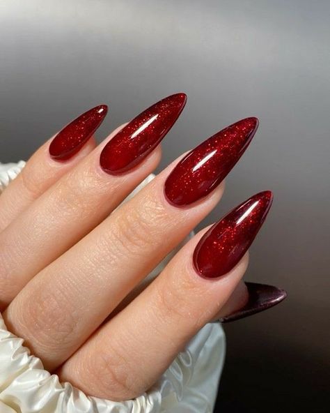 Red Sparkle Nails, Red Sparkly Nails, Red Stiletto Nails, Nail Vibes, Red Nails Glitter, Unghie Sfumate, Kutek Disney, Red Acrylic Nails, Almond Nails Designs