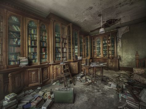 Abandoned Libraries, Abandoned Library, Lots Of Books, Beautiful Ruins, Old Manor, Building Photography, Abandoned House, Abandoned Mansions, Home Libraries