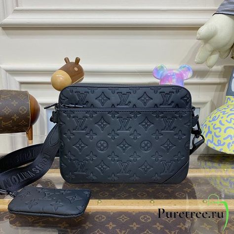 LV Trio Messenger Bag Black M46602 size 25 x 18.5 x 7 cm - puretree.ru Lv Trio Messenger, Louis Vuitton Messenger Bag, Cowhide Fabric, Platform Shoes Sandals, Triangle Bag, Small Coin Purse, Round Bag, Bags Black, Clutch Pouch