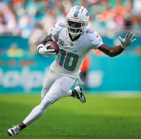 Hill Running, Running Hills, Tyreek Hill, Nfl Football Pictures, Miami Dolphins Football, Fantasy League, Dolphins Football, Miami Gardens, Fantasy Names