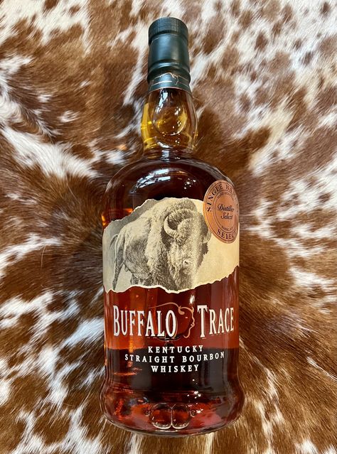 Buffalo Trace Distiller Select | Malt - Whisky Reviews Whisky Drinks, Buffalo Trace, Kentucky Straight Bourbon Whiskey, Straight Bourbon Whiskey, Kentucky Bourbon, Good Whiskey, Ideal Partner, Malted Barley, Cigars And Whiskey