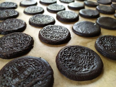 Homemade Oreo Cookies, Homemade Oreos, Oreo Cookie Recipes, Resepi Biskut, Oreo Biscuits, Cookie Recipes Homemade, Oreo Recipes, Cracker Recipes, Homemade Snacks