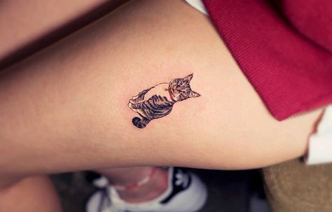 cat-tattoo-illegal-outlaw-tattoo-artists-south-korea-10 Tattoo Gato, Outlaw Tattoo, Kitty Tattoos, Cat Tatto, Tattoo Trend, Cat Tattoos, Tattoo Videos, Home Tattoo, Tattoo Parlors