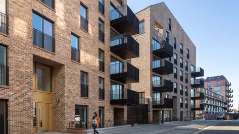 David Chipperfield Architects, David Chipperfield, Multifamily Housing, Block Of Flats, Modernist Architects, Copper Roof, London Architecture, Brick Architecture, Architecture Awards