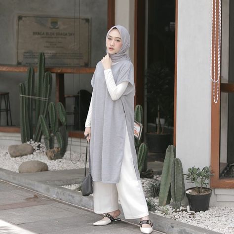 Tunic Hijab Style Casual, Tunic Outfit Hijab, Muslimah Fashion Casual, Fesyen Islam, Tutorial Hijab Pashmina, Tutorial Hijab, Blouse Casual Fashion, Muslim Outfits Casual, Muslim Fashion Hijab Outfits