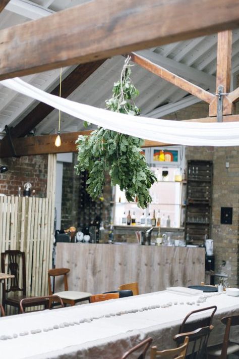 corinaesquivel: In Praise of slowness Kinfolk Gathering London... Dinner Party Decorations Table, Brunch London, Dinner Party Decorations, On Toast, Festoon Lighting, London Photos, London Life, Al Fresco Dining, Cafe Restaurant