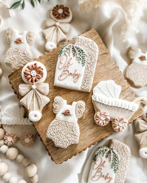 Boho Baby Shower Cookies, Christmas Smoothies, Winter Baby Shower Decorations, November Baby Shower, Wedding Cake Cookies, Wildflower Baby Shower, Cake Cookie, Fun Baby Shower Games, Christmas Baby Shower