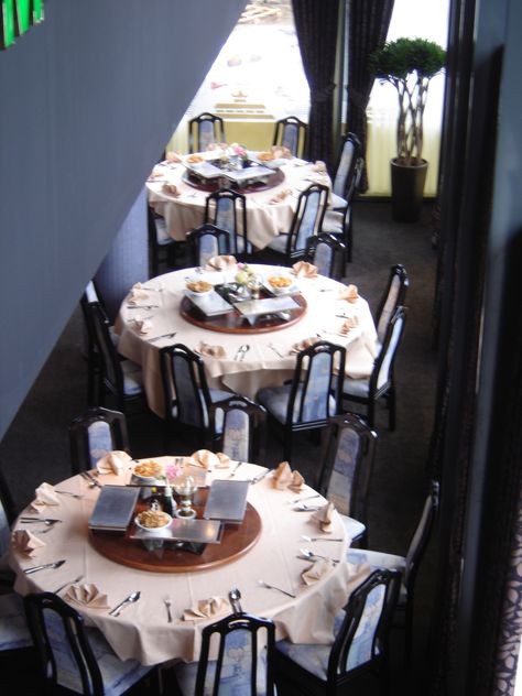 Several large round tables on a row Round Table Settings, Restaurant Table Setting, Large Round Table, Restaurant Table, Round Tables, Table Set Up, Restaurant Tables, Table Setup, Table Arrangements