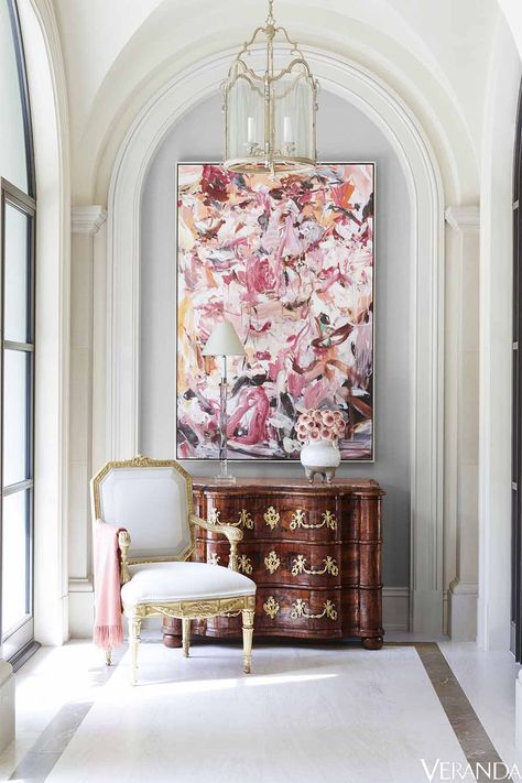 HOUSE TOUR: A Texas Mansion Remains Timeless While Defying Convention At Every Turn Texas Mansions, Dark Academia Room, Academia Room, Veranda Magazine, Deco Rose, Soyut Sanat Tabloları, White Rooms, Design Del Prodotto, White Decor