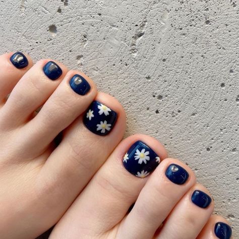 Nail Designs Daisy, Toe Nail Designs For Summer, Toe Nail Ideas, Toe Nail Colors, Black Toe Nails, Nail Designs For Summer, Easy Toe Nail Designs, Toenail Designs Summer, Simple Toe Nails