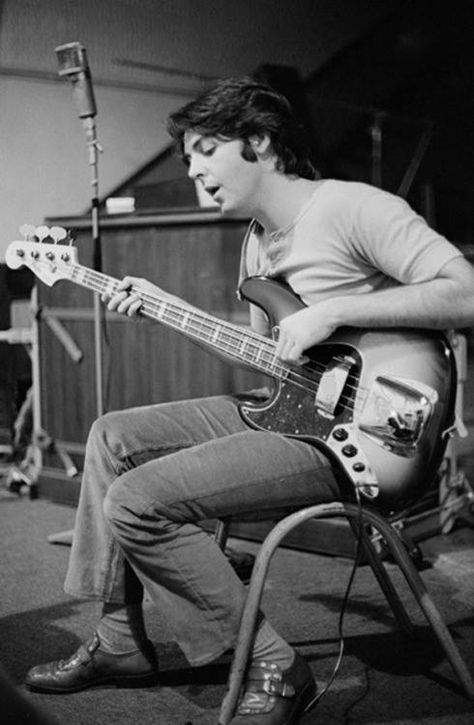 Paul Dean O'gorman, Blue Soul, Guitar Guy, Bass Guitar Lessons, Fender Jazz Bass, Fender Jazz, Beatles Photos, Beatles Pictures, Sir Paul