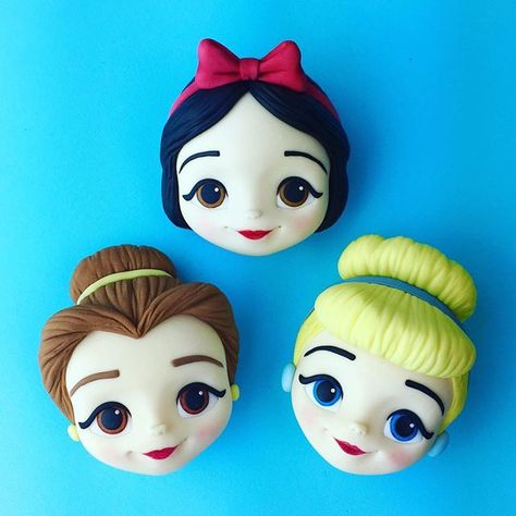 ❤️ #cute #disney #princess Cute Disney Princesses, Fondant Face Tutorial, Cute Disney Princess, Fondant People, Handbag Cakes, Polymer Clay Disney, Disney Cake, Fondant Bow, Fondant Figures Tutorial