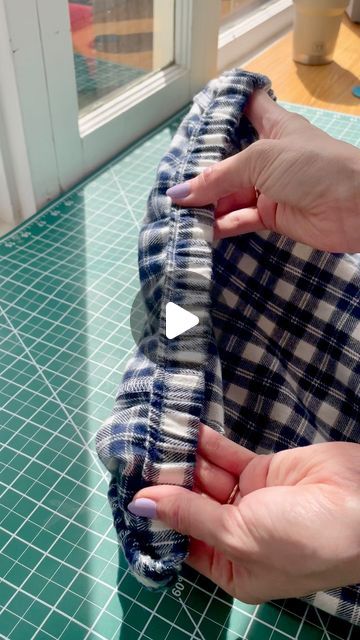 Sewing Skirts For Beginners, Elastic Waistband Tutorial, Elastic For Sewing, Material Crafts, Pants Tutorial, Sewing Patterns Free Women, Zig Zag Stitch, Sewing Shorts, Diy Clothes Hacks