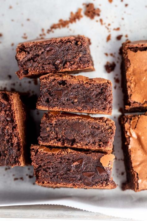 Make these moist, fudgy Brown Butter Brownies for a super decadent treat. They're super chocolatey and rich and also happen to be easy to make! #brownies #brownierecipe #chocolate #browniesfromscratch Brown Butter Brownies, Sugar Cookie Bar Recipe, Butter Brownies, Big Chocolate, Chocolate Sugar Cookies, Sugar Cookie Bars, Eagle Brand, Cookie Bar Recipes, S'mores