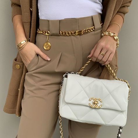 3,185 oznaka "sviđa mi se", 87 komentara – Steph (@stezzzzzzzzz) na Instagramu: "Beige mood" Chanel 19 Bag, Tas Chanel, Chanel 19, Chanel Belt, Chanel Backpack, Latest Bags, Chanel Purse, Bvlgari Bags, Replica Handbags